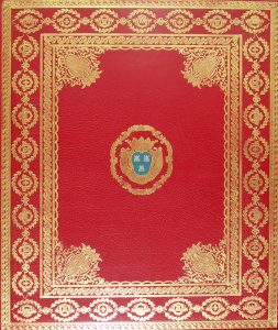 Fête publique donnée par la ville de Paris, à l’occasion du mariage de Monsieur le Dauphin le 13 Fevrier MDCCXLII [PLA 311A 2] De oorspronkelijke band was gemaakt door de bekende hofbinder van Lodewijk XV Michel-Antoine Padeloup. In 1953 heeft J.Brand & Zoon te Amsterdam een nieuwe band gemaakt nadat de vorige in 1940 verloren was gegaan. Het wapen op het voorblad is van Madame de Pompadour. 