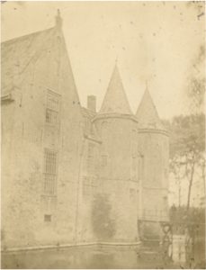 Zelandia Illustrata II-2770/3. Gezicht op kasteel Popkensburg. Foto circa 1861. Hoog 10,5 cm, breed 8 cm.In bruikleen bij het Zeeuws Archief.