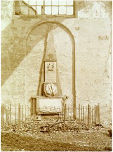 Zelandia Illustrata III-397-5Grafmonument van D.O. Barwell in de Sint Jacobskerk te Vlissingen, na de brand van 1911. Foto. In bruikleen bij het Zeeuws Archief.